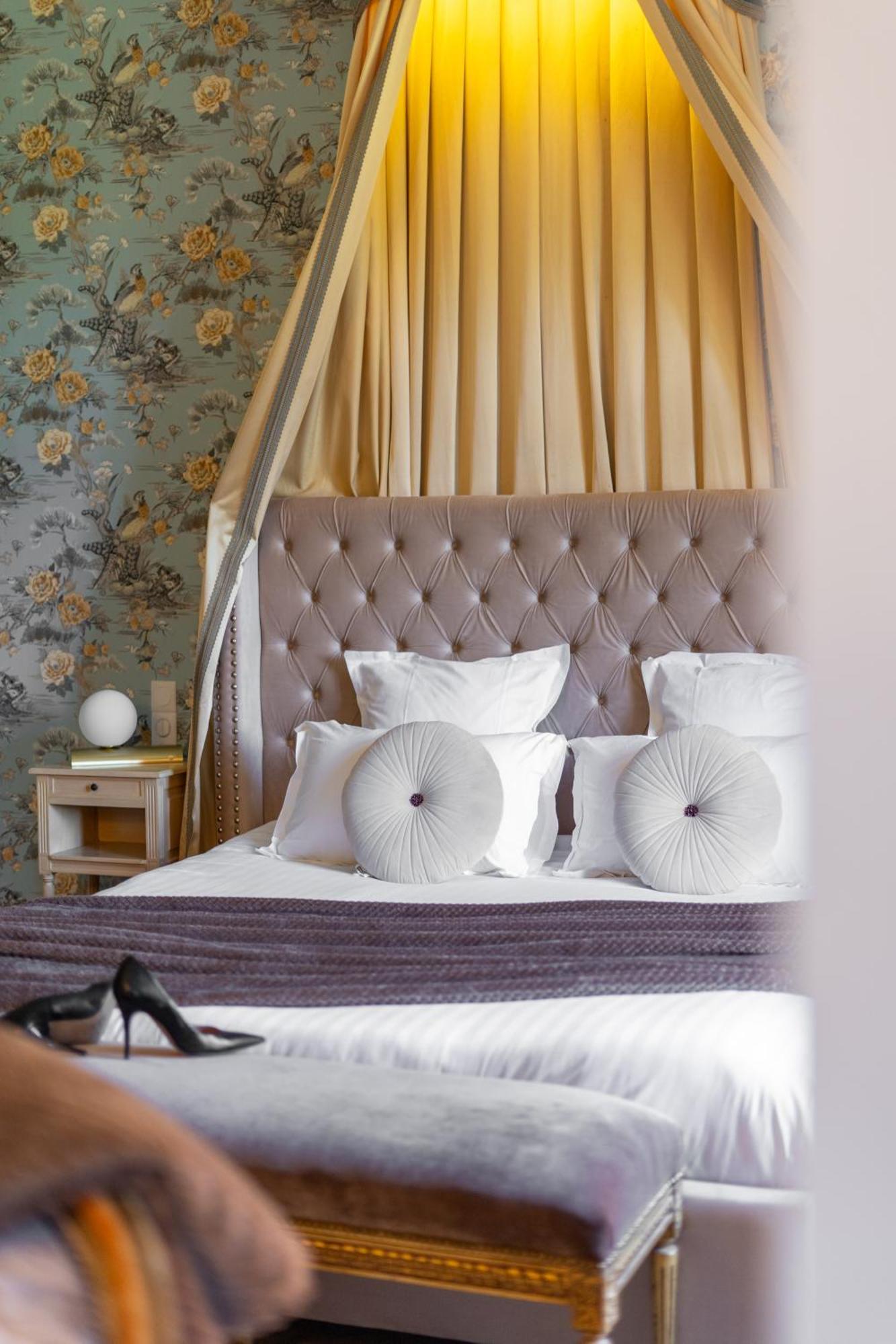 Castel Bois Marie, Maison D'Hotes Montauban Exterior photo A bed with cushions