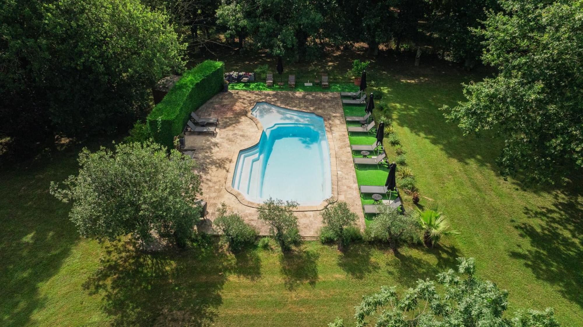 Castel Bois Marie, Maison D'Hotes Montauban Exterior photo The swimming pool at the Château de Chambord
