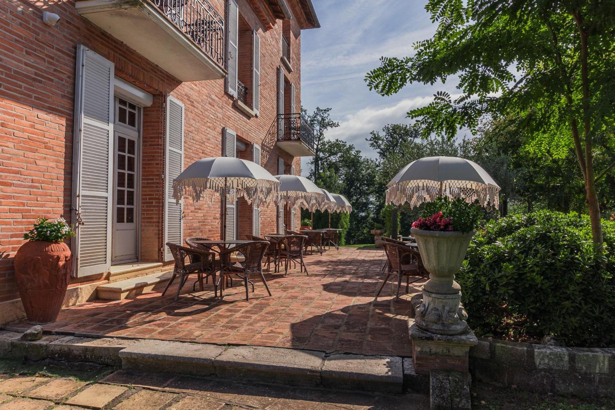 Castel Bois Marie, Maison D'Hotes Montauban Exterior photo The terrace of the restaurant