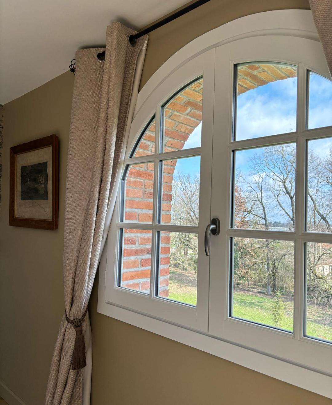 Castel Bois Marie, Maison D'Hotes Montauban Exterior photo A window with a curtain